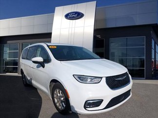 Used 2023 Chrysler Pacifica Touring-L image 1