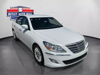 Used 2011 Hyundai Genesis 3.8 image 1