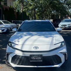 Used 2025 Toyota Camry SE image 1