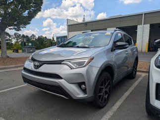 Used 2018 Toyota RAV4 SE image 1