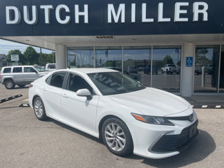 Used 2022 Toyota Camry LE image 1