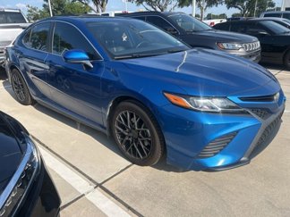 Used 2020 Toyota Camry SE image 1