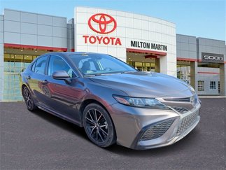 Certified 2021 Toyota Camry SE image 1