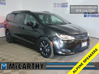 Used 2018 Chrysler Pacifica Touring-L w/ Premium Audio Group image 1