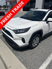 Used 2020 Toyota RAV4 LE image 1