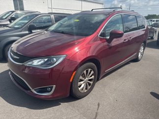 Used 2018 Chrysler Pacifica Touring-L image 1