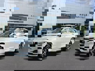 Used 2018 Volvo S90 T5 Momentum image 1