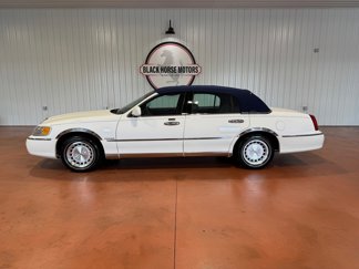 Used 1999 Lincoln Town Car Executive image 1