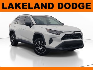 Used 2021 Toyota RAV4 LE image 1