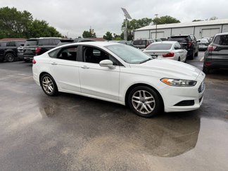 Used 2016 Ford Fusion SE image 1