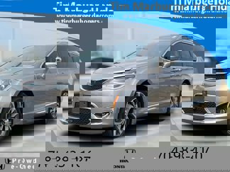 Used 2017 Chrysler Pacifica Limited image 1
