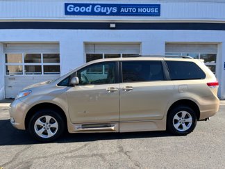 Used 2014 Toyota Sienna LE image 1