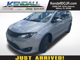 Used 2019 Chrysler Pacifica Touring Plus w/ S Appearance Package image 1