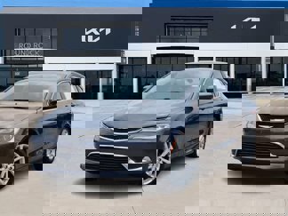Used 2015 Chrysler 200 Limited w/ Convenience Group image 1