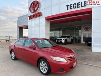 Used 2011 Toyota Camry LE image 1