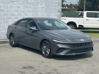 Used 2024 Hyundai Elantra SEL image 1