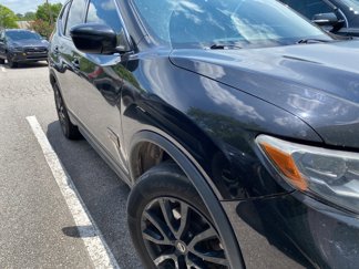 Used 2017 Nissan Rogue SV image 1