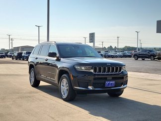 New 2025 Jeep Grand Cherokee L Laredo image 1
