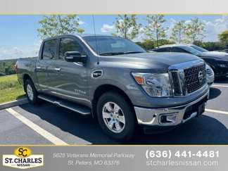 Used 2017 Nissan Titan SV image 1