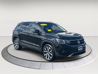 Certified 2022 Volkswagen Taos SE image 1