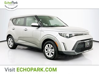 Used 2023 Kia Soul LX image 1