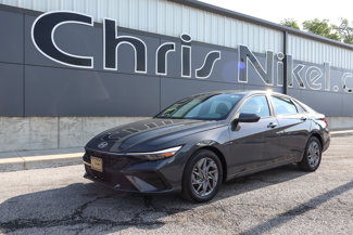 Used 2024 Hyundai Elantra SEL image 1