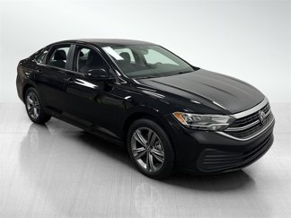 Used 2024 Volkswagen Jetta SE image 1