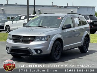 Used 2019 Dodge Journey SE image 1