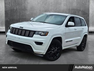 Used 2017 Jeep Grand Cherokee Altitude image 1