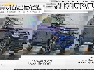 Used 2022 Volkswagen Tiguan SE w/ Panoramic Sunroof Package image 1