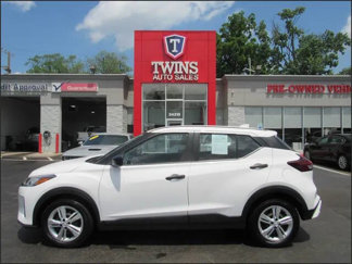 Used 2022 Nissan Kicks S image 1