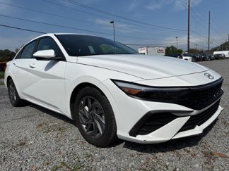 Used 2024 Hyundai Elantra SEL image 1