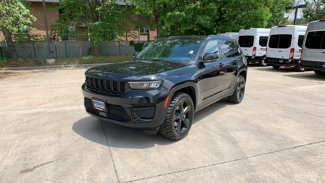 Used 2023 Jeep Grand Cherokee Altitude image 1