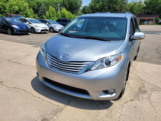 Used 2014 Toyota Sienna XLE image 1