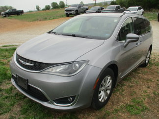Used 2018 Chrysler Pacifica Touring-L image 1