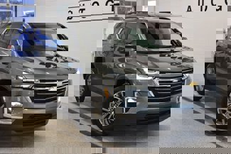 Used 2023 Chevrolet Traverse LT image 1