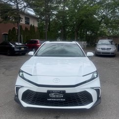 Used 2025 Toyota Camry SE image 1
