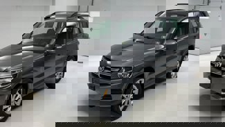 Used 2018 Volkswagen Tiguan Limited w/ Premium Package image 1