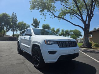 Used 2017 Jeep Grand Cherokee Altitude image 1