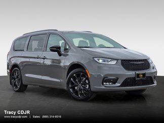 New 2025 Chrysler Pacifica Limited image 1