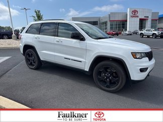Used 2020 Jeep Grand Cherokee Laredo image 1