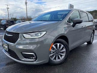Used 2023 Chrysler Pacifica Touring-L image 1