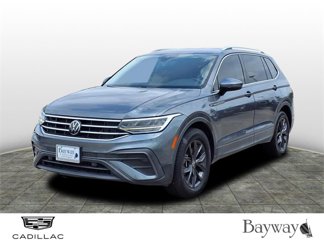 Used 2022 Volkswagen Tiguan SE image 1