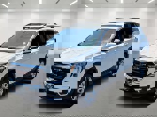 Used 2022 GMC Terrain SLE w/ Driver Convenience Package image 1