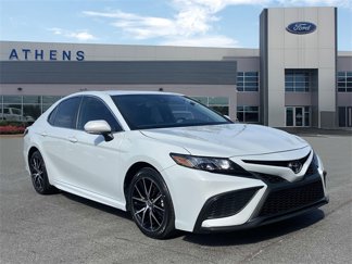 Used 2024 Toyota Camry SE image 1