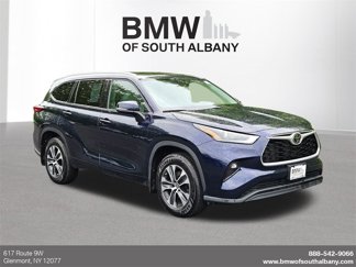Used 2022 Toyota Highlander XLE image 1