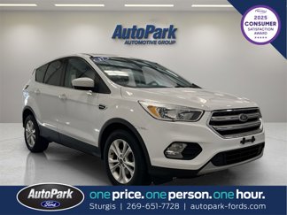 Used 2017 Ford Escape SE image 1