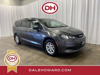 Used 2017 Chrysler Pacifica Touring image 1