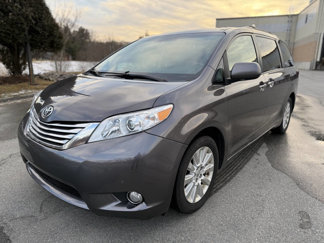 Used 2012 Toyota Sienna Limited image 1
