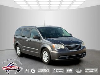Used 2015 Chrysler Town & Country Touring w/ Driver Convenience Group image 1